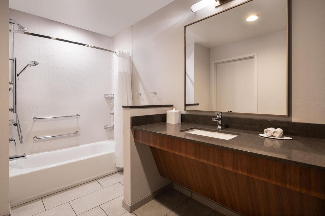 Fairfield Inn & Suites By Marriott Cleveland Tiedeman Road Brooklyn Luaran gambar
